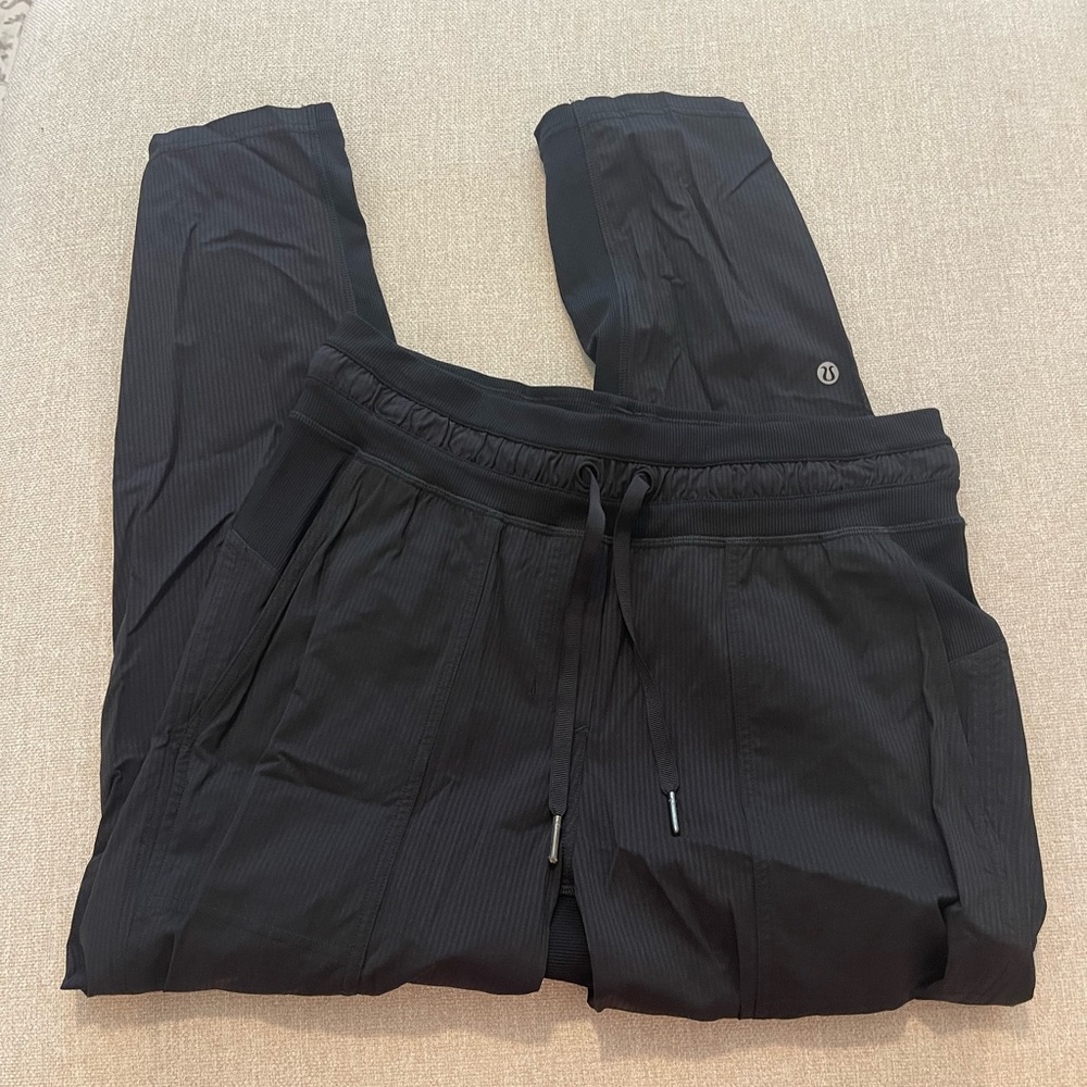 lululemon athletica cropped Dance Studio Jogger Sweatpants